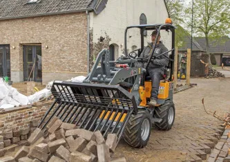 Giant G1200 med redskab – producentfoto 1